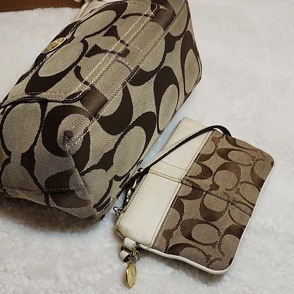 Coach Y2K Soho Brown/Beige Signature Canvas Front Pocket Baguette Bag W/ Wallet - Picture 9 of 16